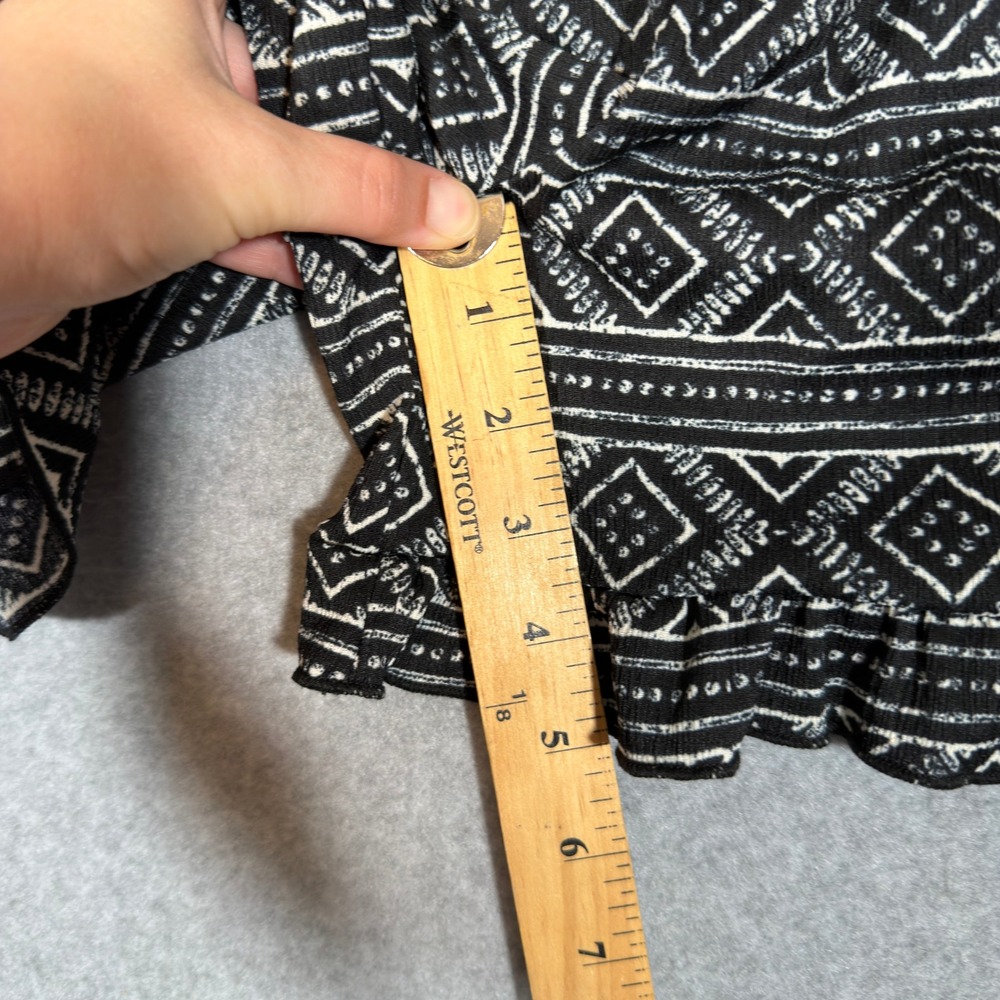 NWT LuLaRoe Jude Shorts XS Black White Geometric Tribal Print Ruffle Hem Boho - Picture 5 of 8